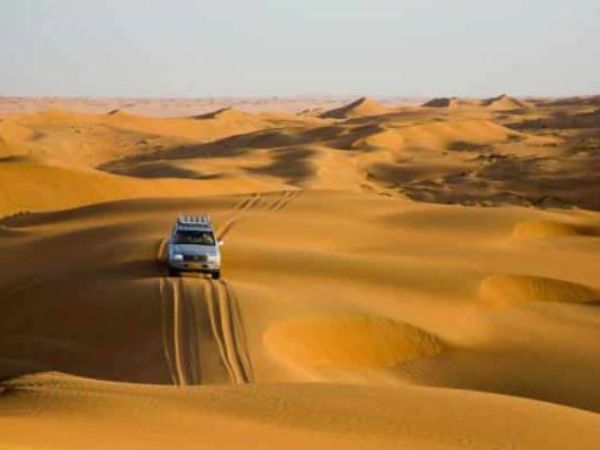 Lire la suite à propos de l’article Circuit mixte 4 jours en 4X4 et dromadaire           Mhamid –Erg Essmar–dune de Chegaga–Mhamid