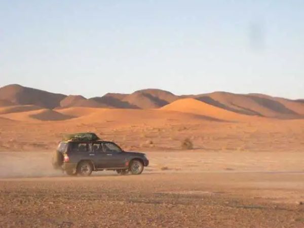Lire la suite à propos de l’article Circuit 3 jours en 4×4 et dromadaire désert Ouarzazate – Mhamid – Chegaga