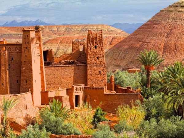 Lire la suite à propos de l’article Circuit désert Ouarzazate 4 jours en 4X4 et randonnée à dos de dromadaires